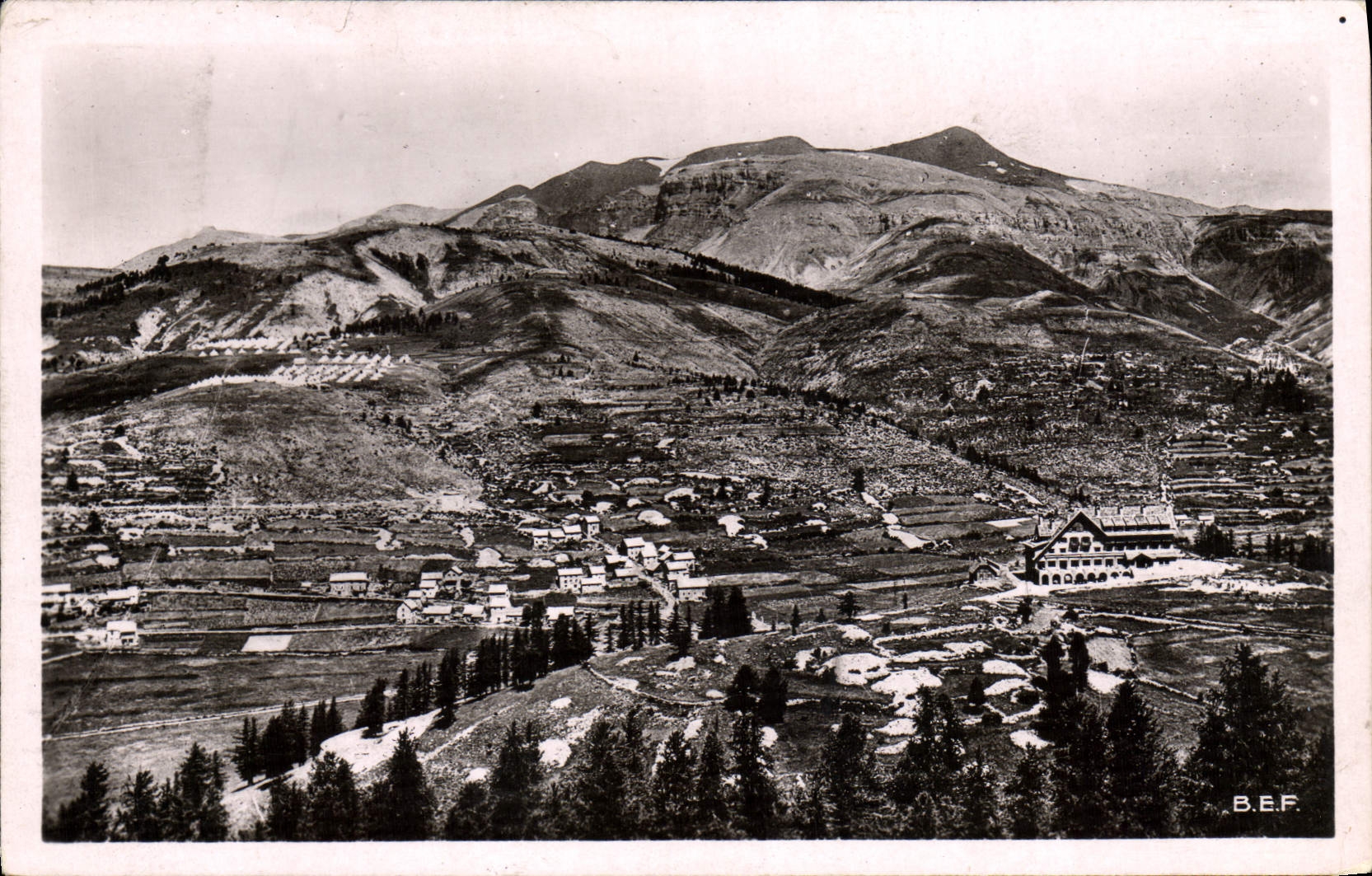 CPM Beuil La Guartier Des Launes Et Le Mont Mounier