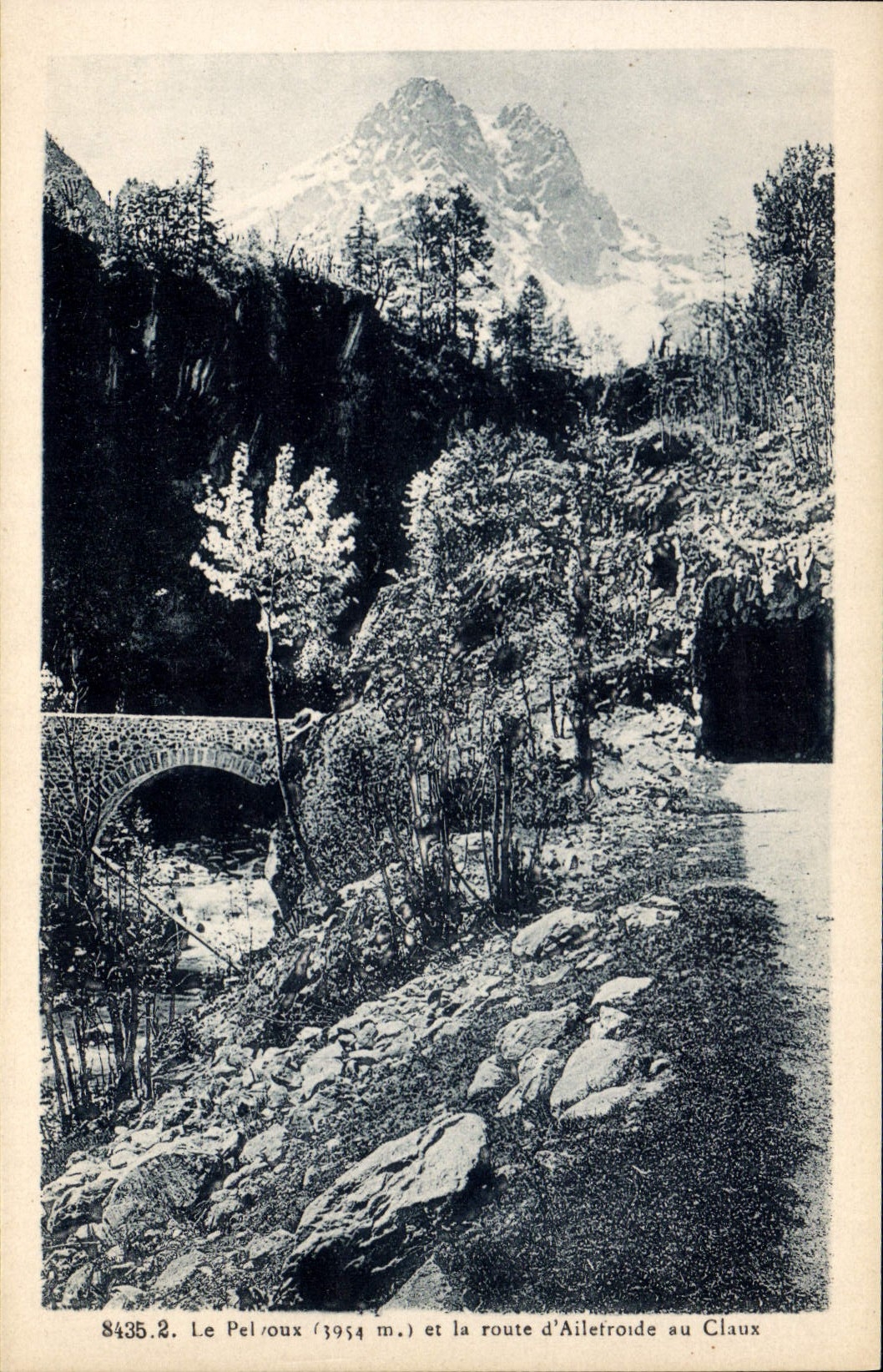 CPA Le Pelvoux et la route d'Ailefroide au Claux