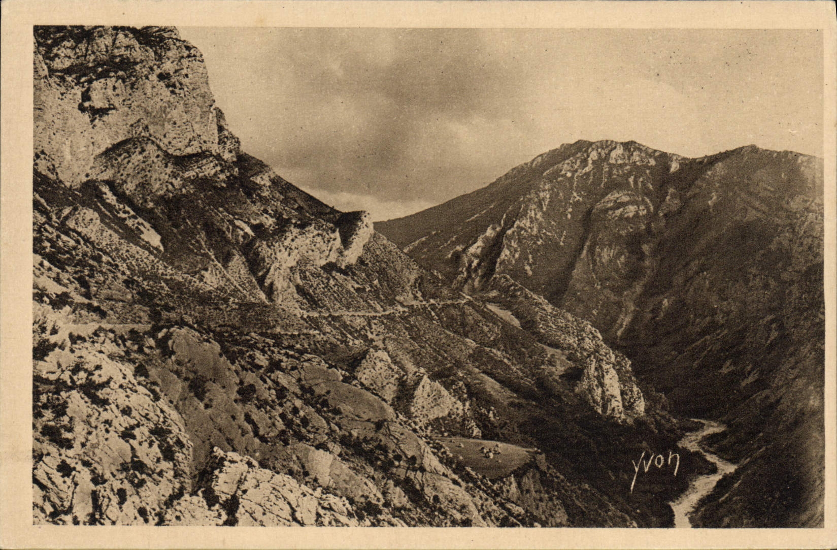 Paisajes de la POSTAL de la VENDIMIA y piedras de Provence el Verdon alrededor de Aiguines