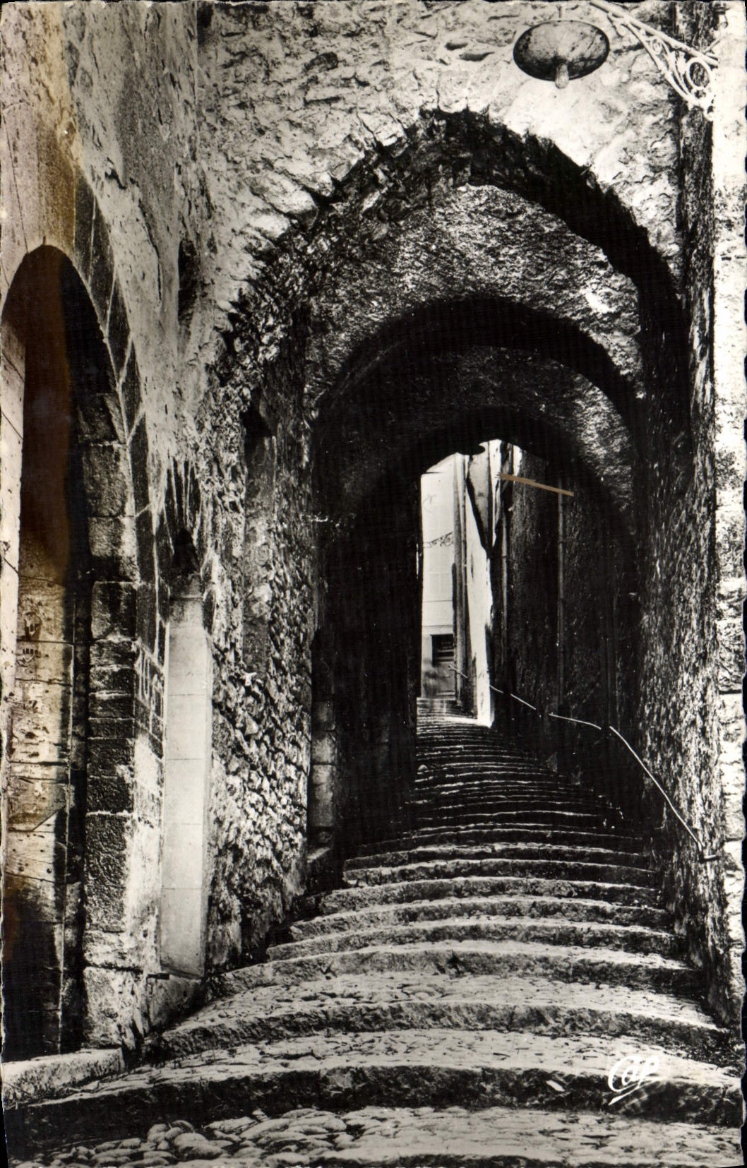 MODERN CARD Sisteron Long Street Andronne