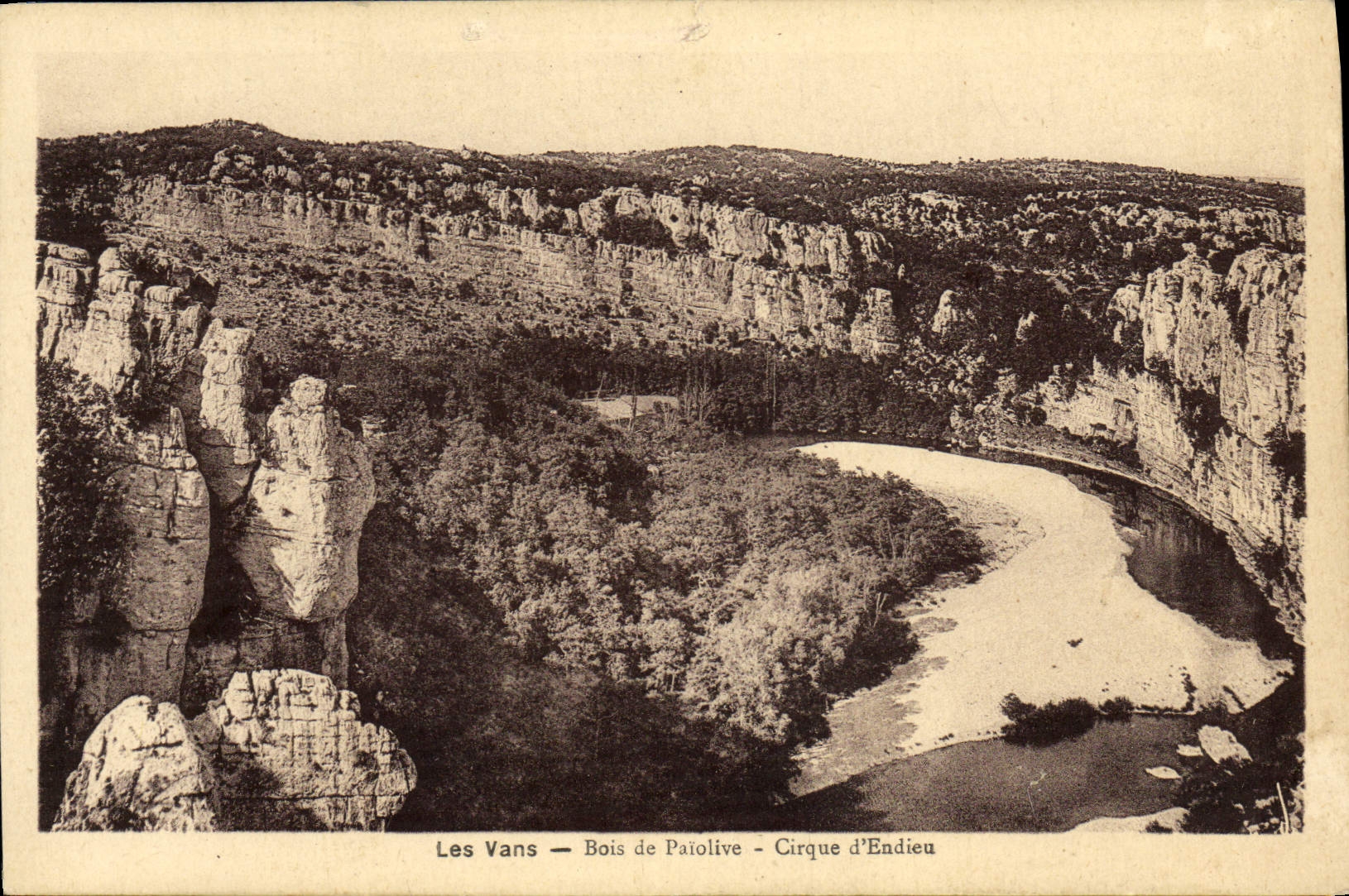 Madera de las furgonetas de la POSTAL de la VENDIMIA del circo de Paiolive de Endieu
