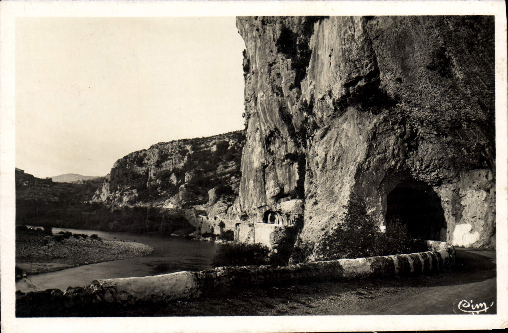 VINTAGE POSTCARD Small valley Road of the Bridge of Arc a tunnel