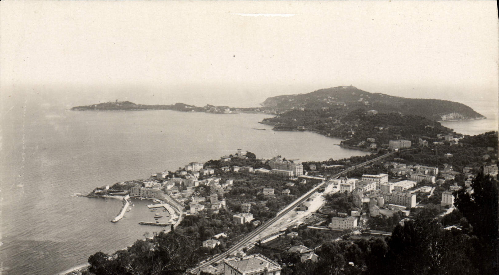 CPM Beaulieu et le Cap Ferrat Vue generale