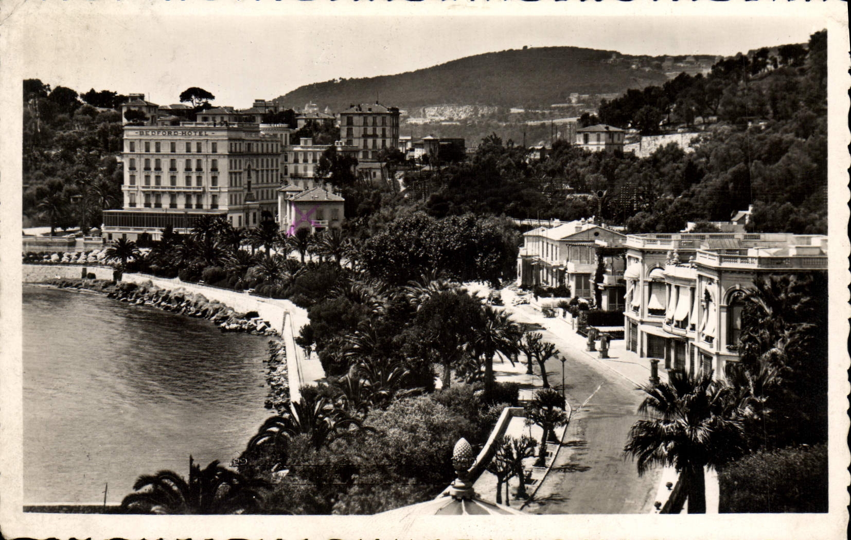 CPM Beaulieu Sur Mer Le Casino et la baie des Fourmis L'hotel Bedford