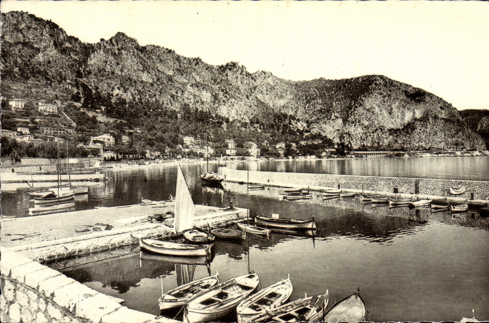 CPM Beaulieu Sur Mer L'Entree du Port Bateaux