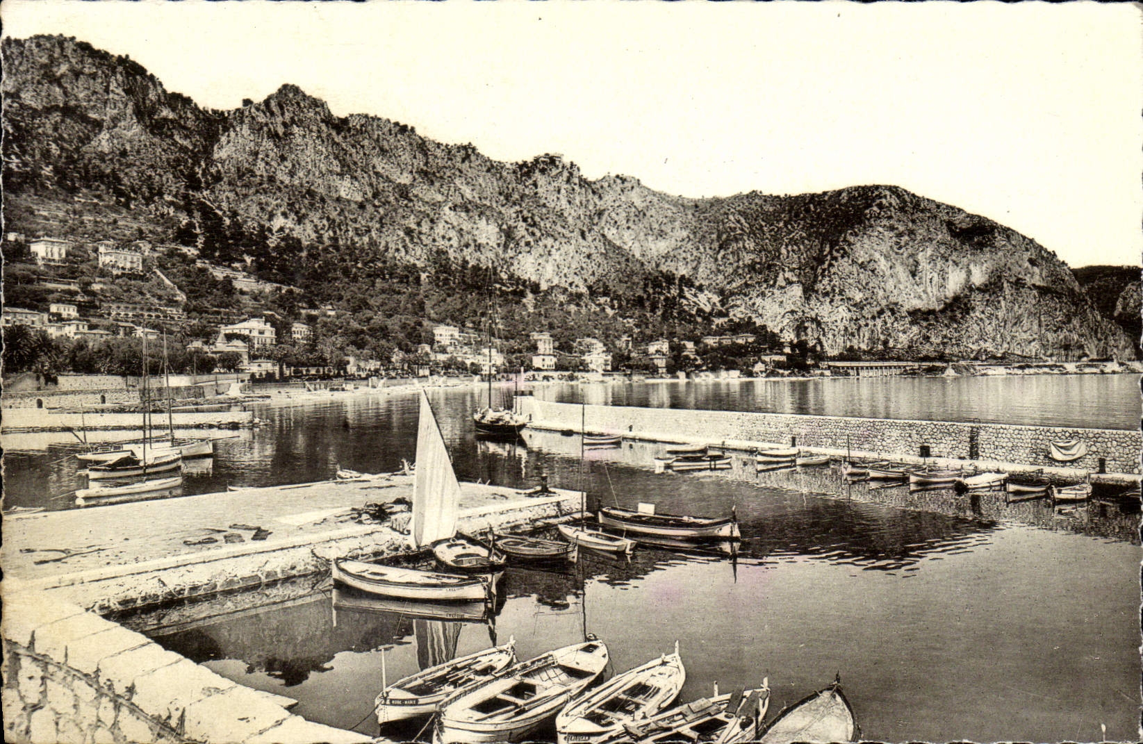 CPM Beaulieu Sur Mer L'Entree du Port Bateaux