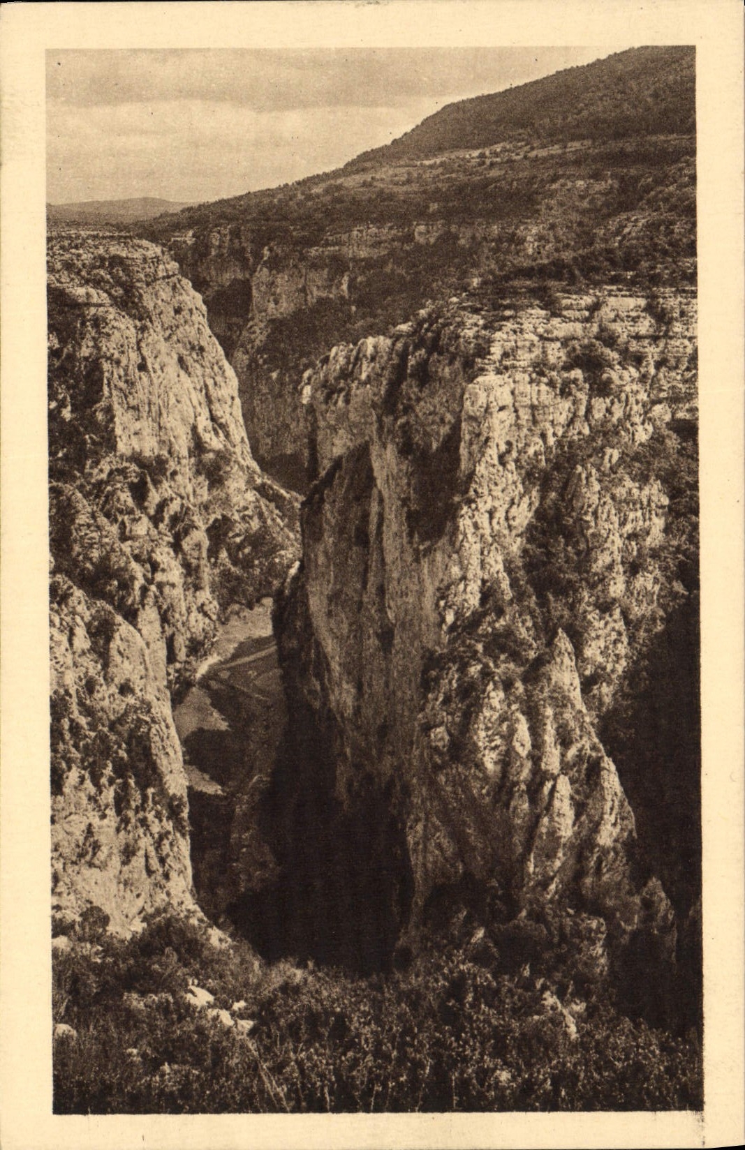 VINTAGE POSTCARD Castellance Estival Station Gorges of the Verdon