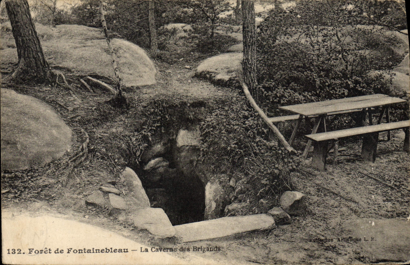 CPA Foret de Fontainebleau La caverne des brigands 