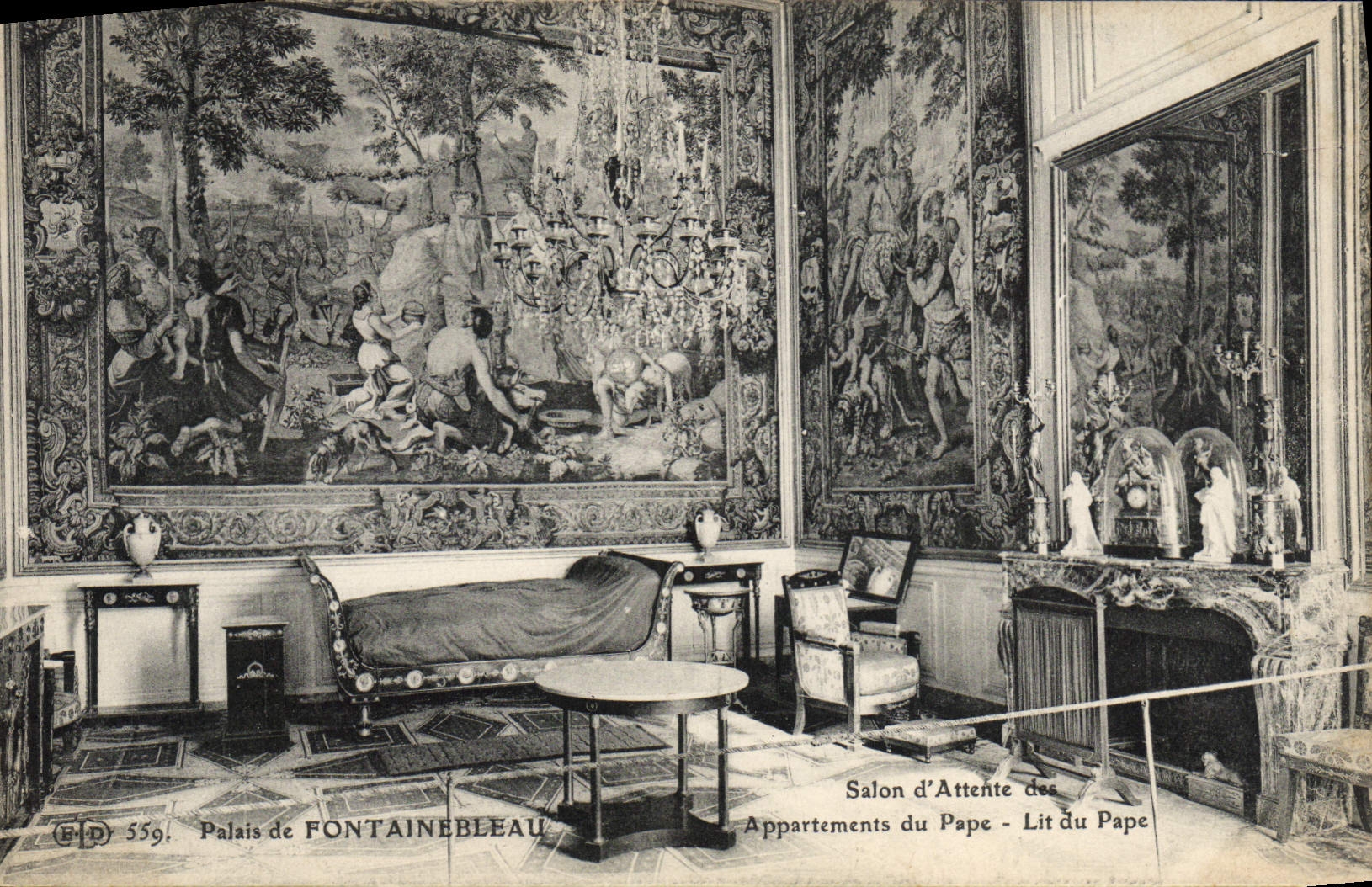 VINTAGE POSTCARD Palais of Fontainebleau Appartements of the Pope Reads of the Pope