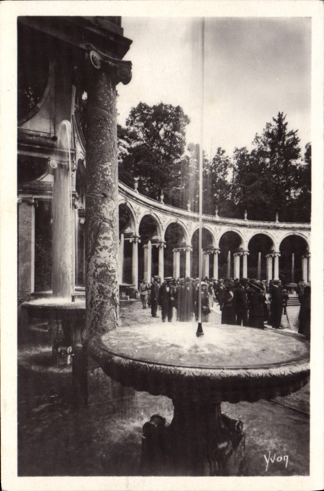 CPA Palais De Versailles Les grandes eaux au bosquet de la colonnade 