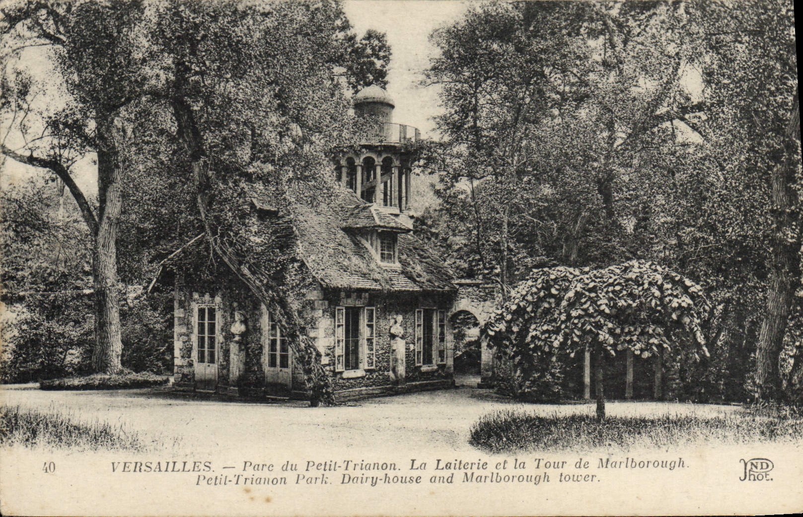 CPA Versailles Parc du Petit Trianon La laiterie et la tour de Marlborough 