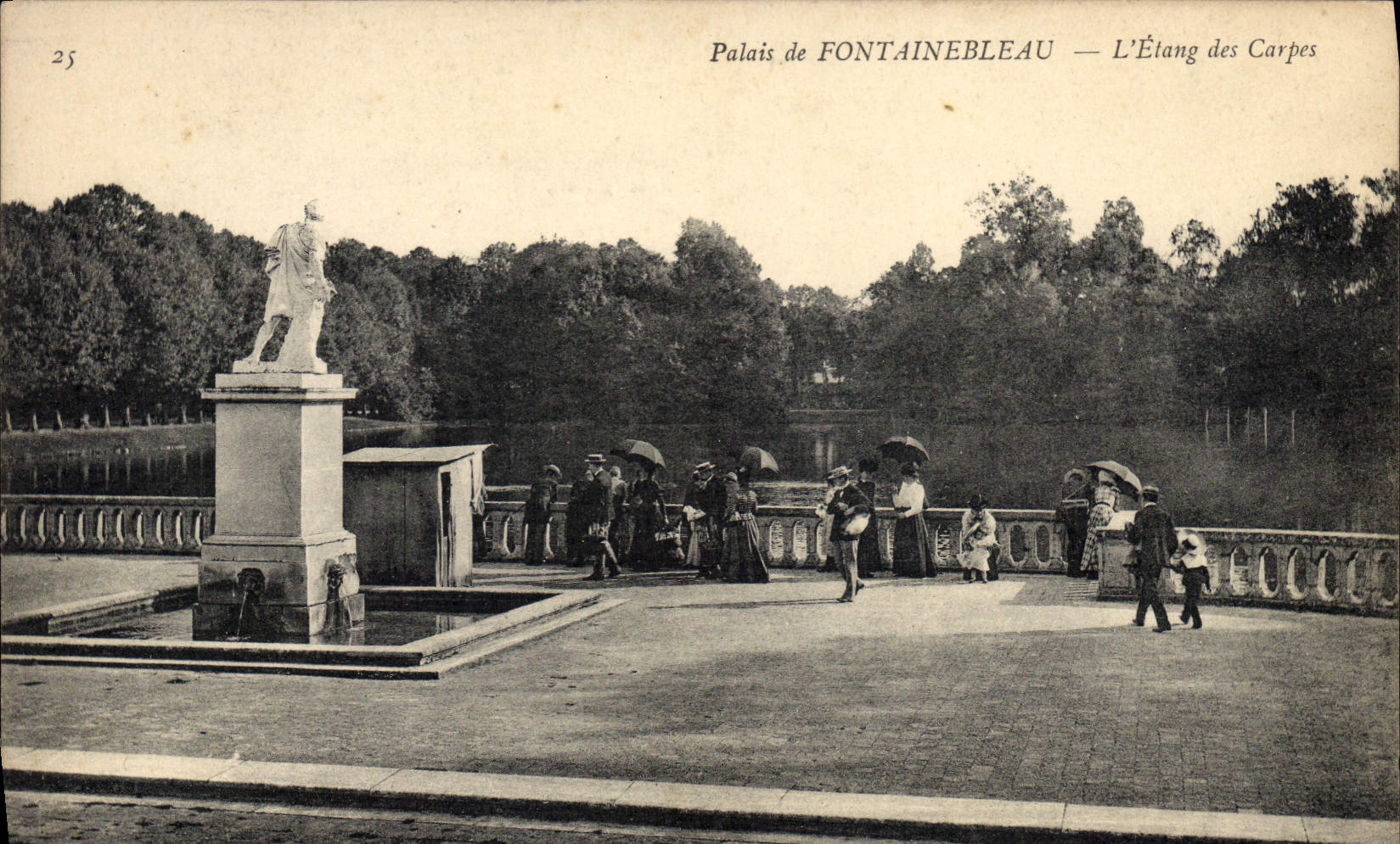CPA Palais de Fontainebleau L'Etang des Carpes