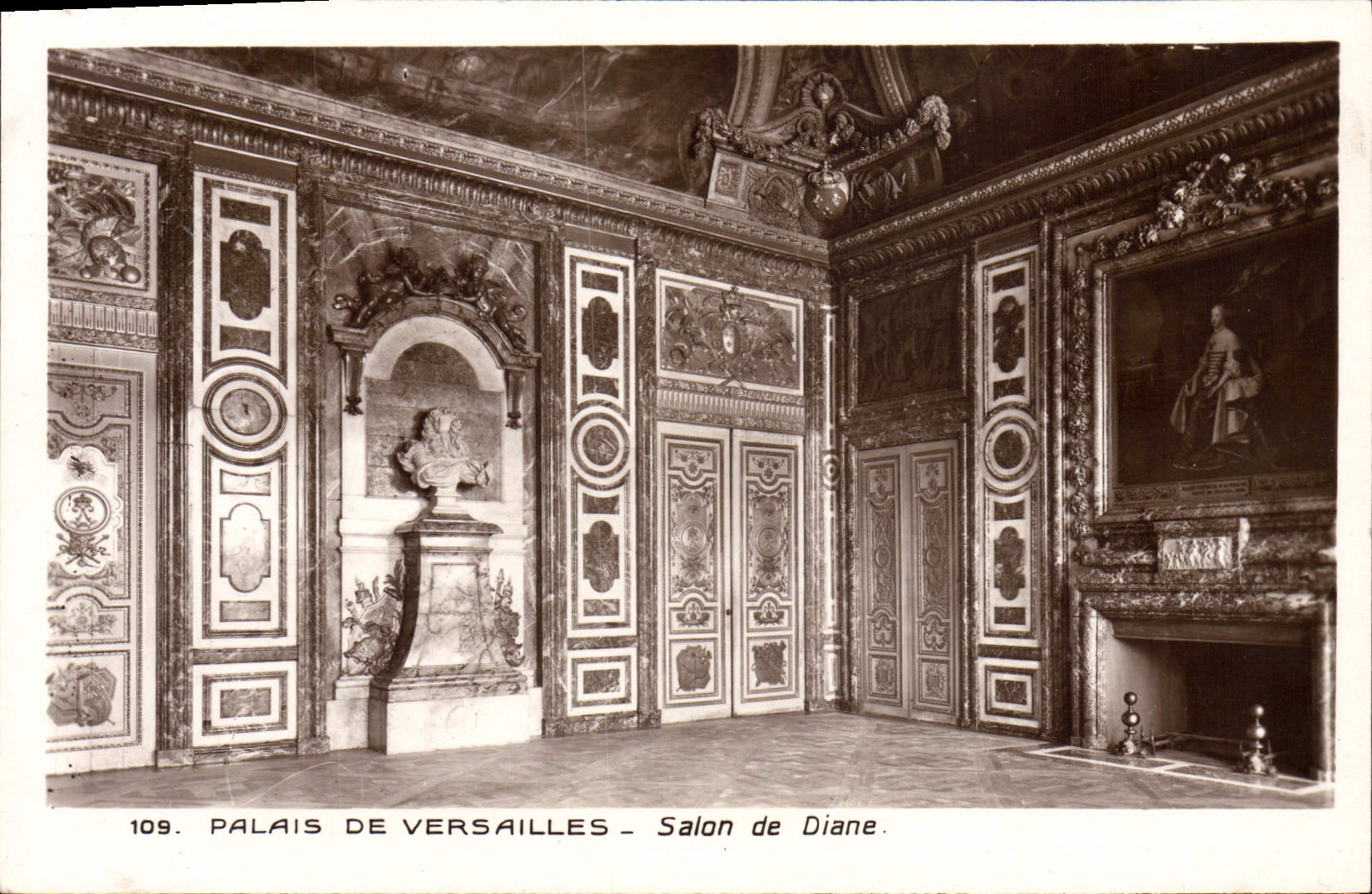 VINTAGE POSTCARD Palate Of Versailles Living room of Diane