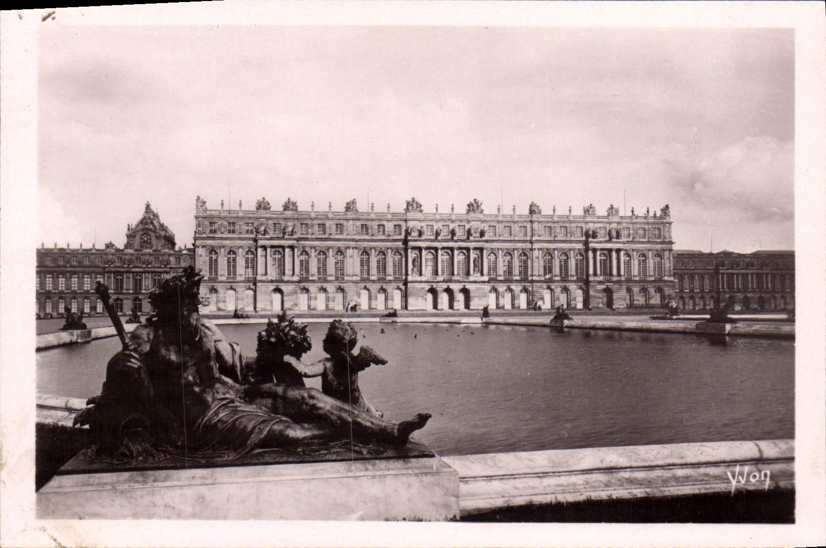 CPA Palais De Versailles Facade du chateau sur les parterres d'eau 