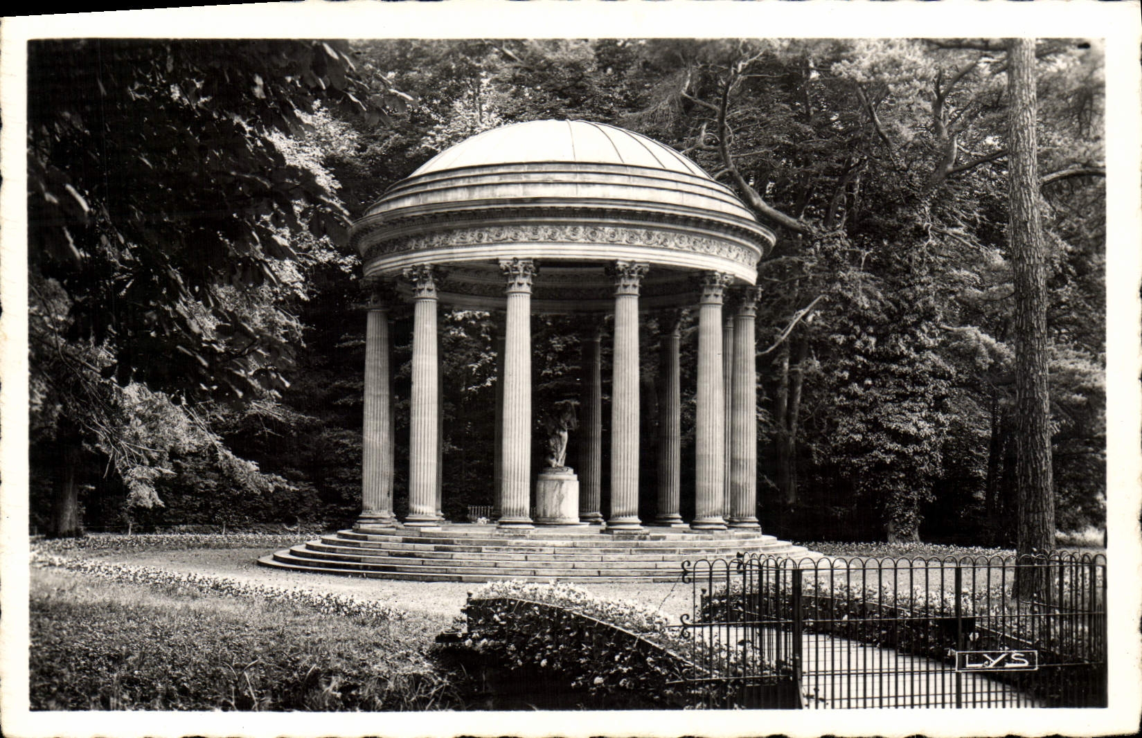 VINTAGE POSTCARD Palate Of Versailles the Hamlet the Temple of the Love