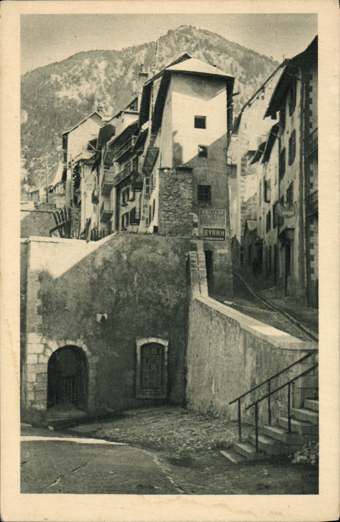 CPA Briancon Les remparts et la rue Mercerie