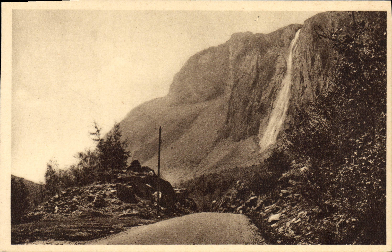 CPA Route du Lautaret Cascade de la Pisse 