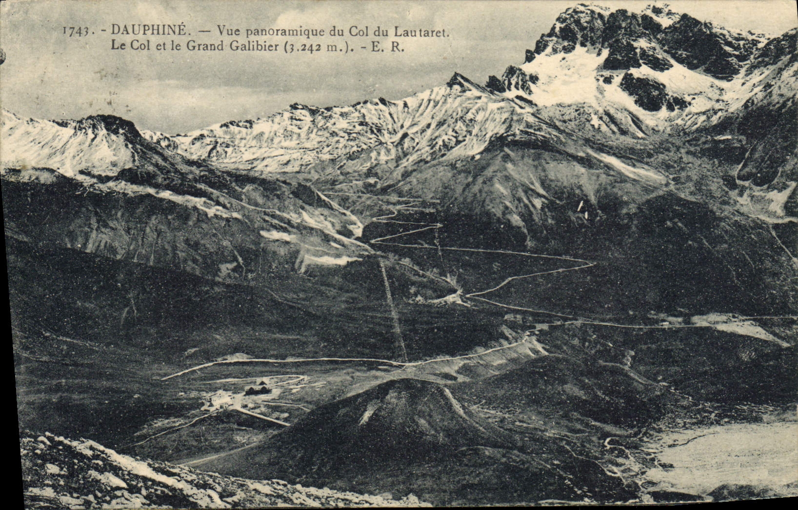 CPA Dauphine Vue Panoramique du Col du Lautaret Le col et le Grand Galibier