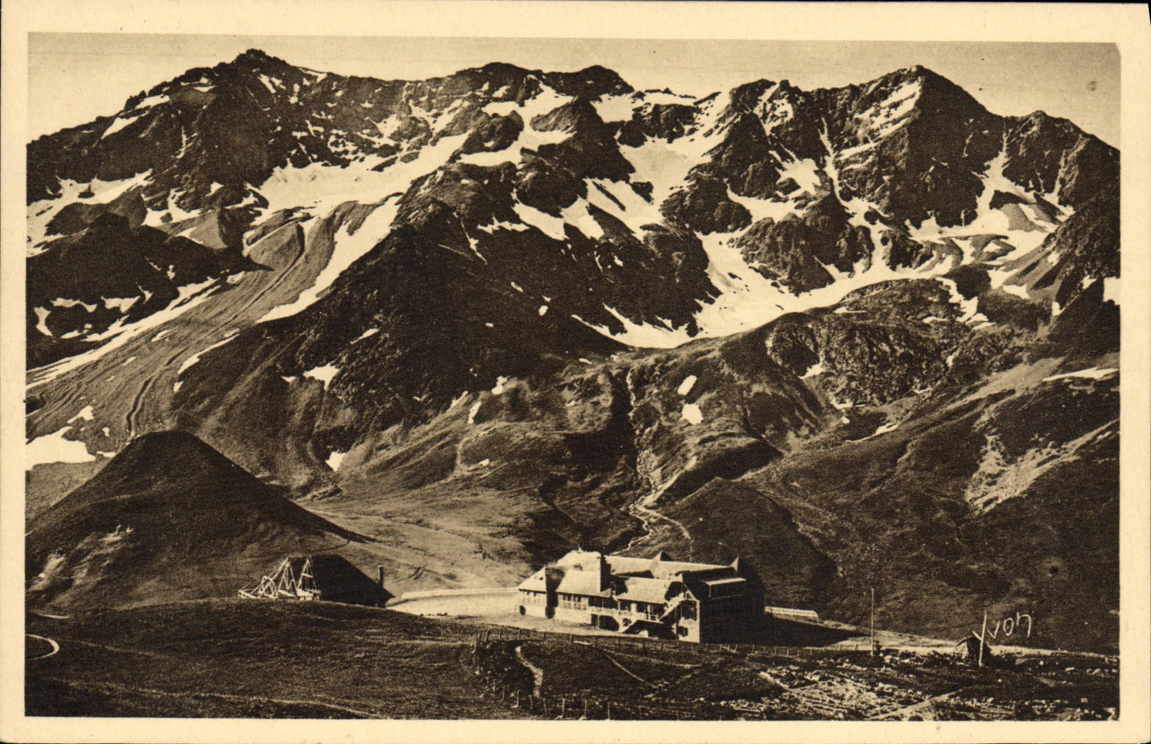 CPA Col du Lautaret Chalet du PLM et massif du Combeynot