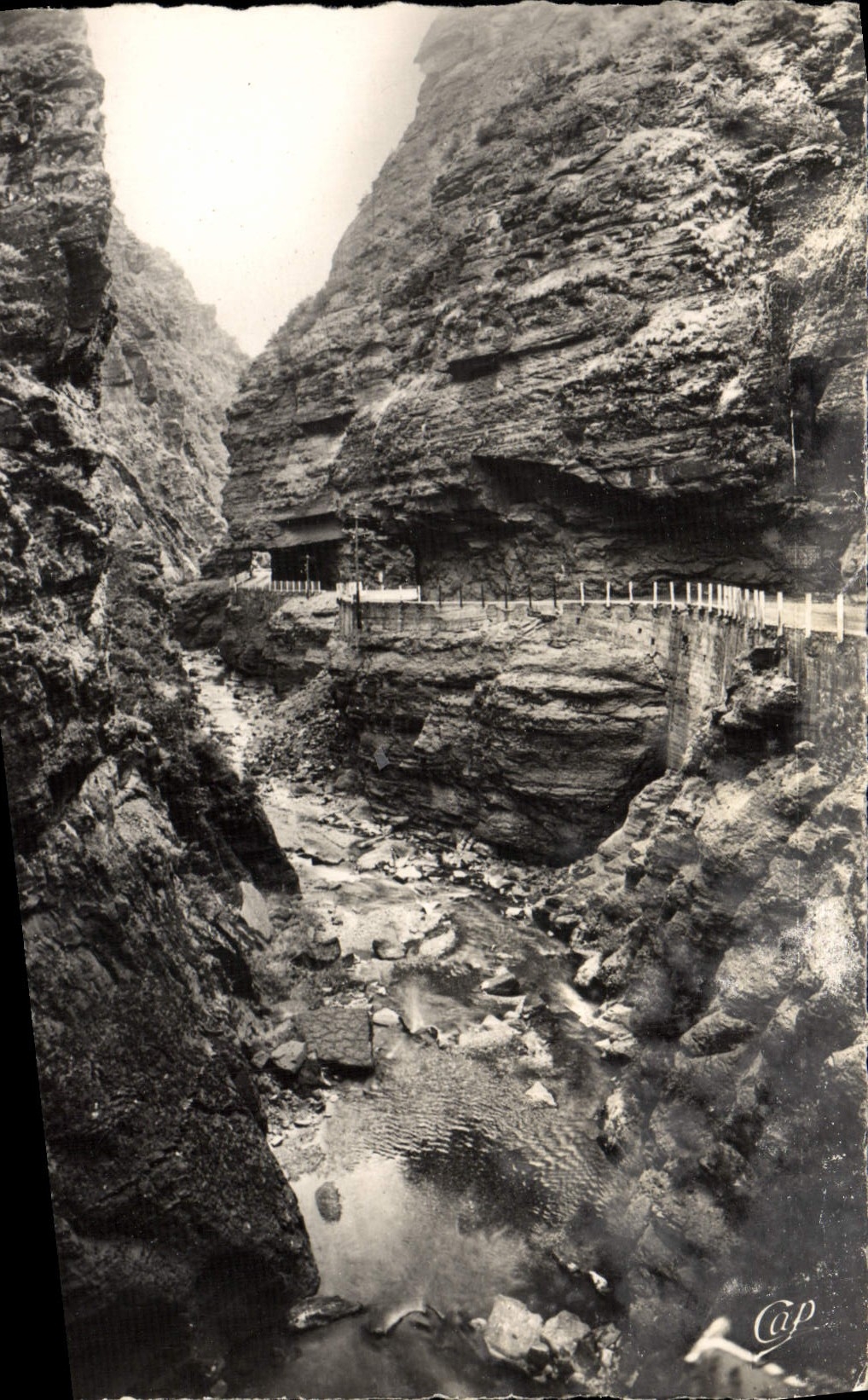 MODERN CARD Falls of Cians the road in the middle of the throats