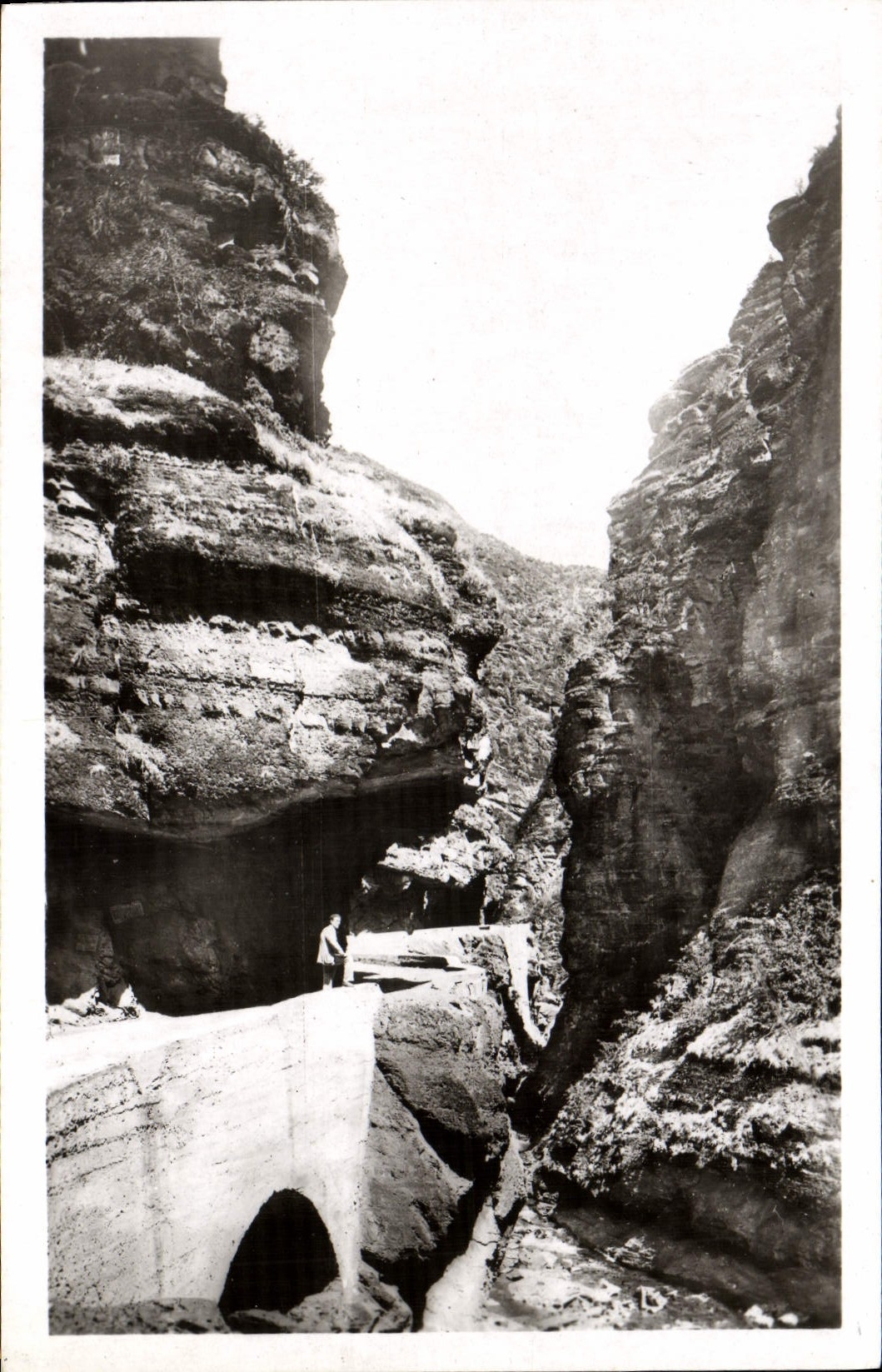 CPA Beuil La Route Dans Les Gorges Du Cians