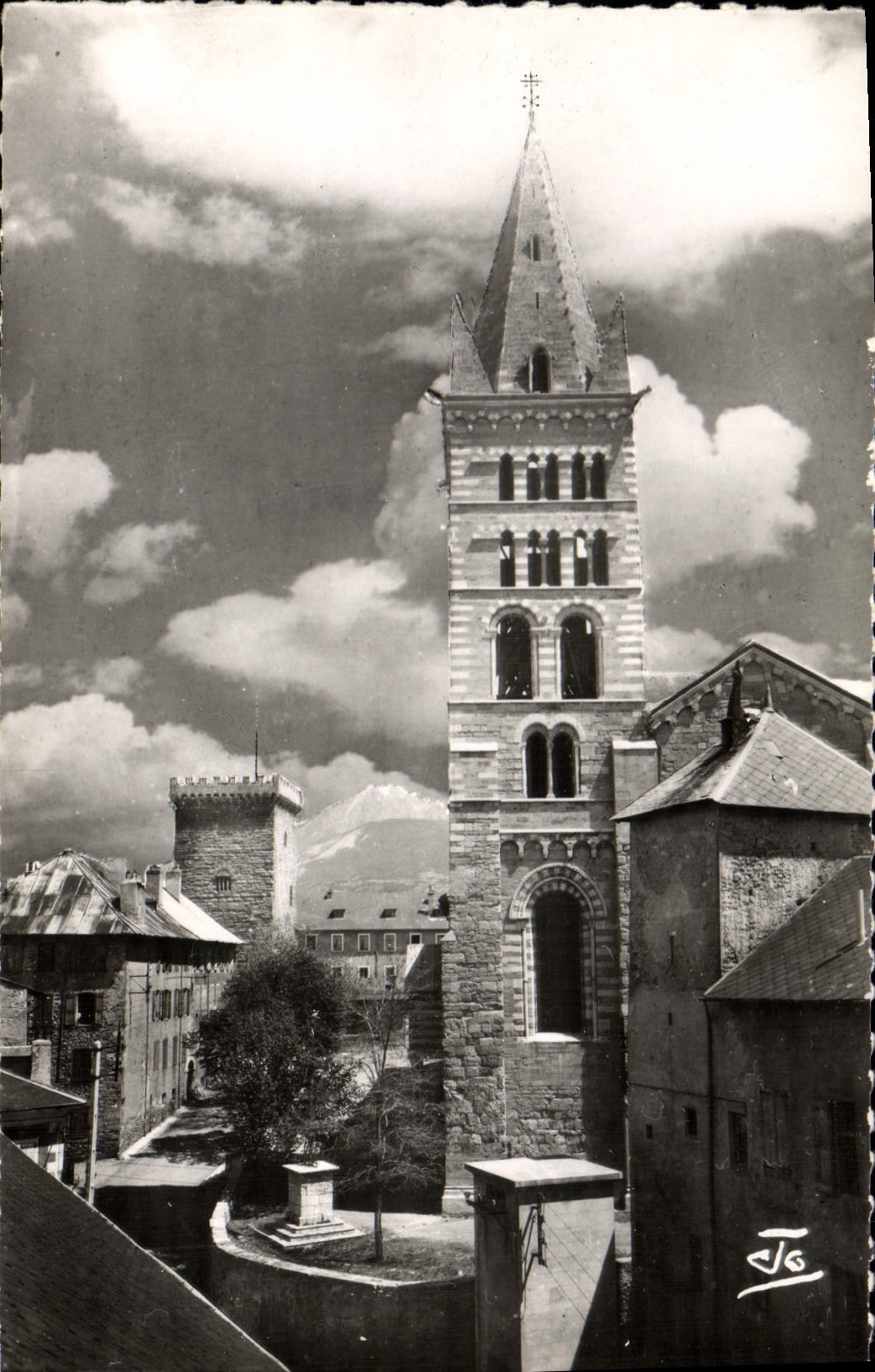 CPM Embrun Le clocher de la cathedrale 