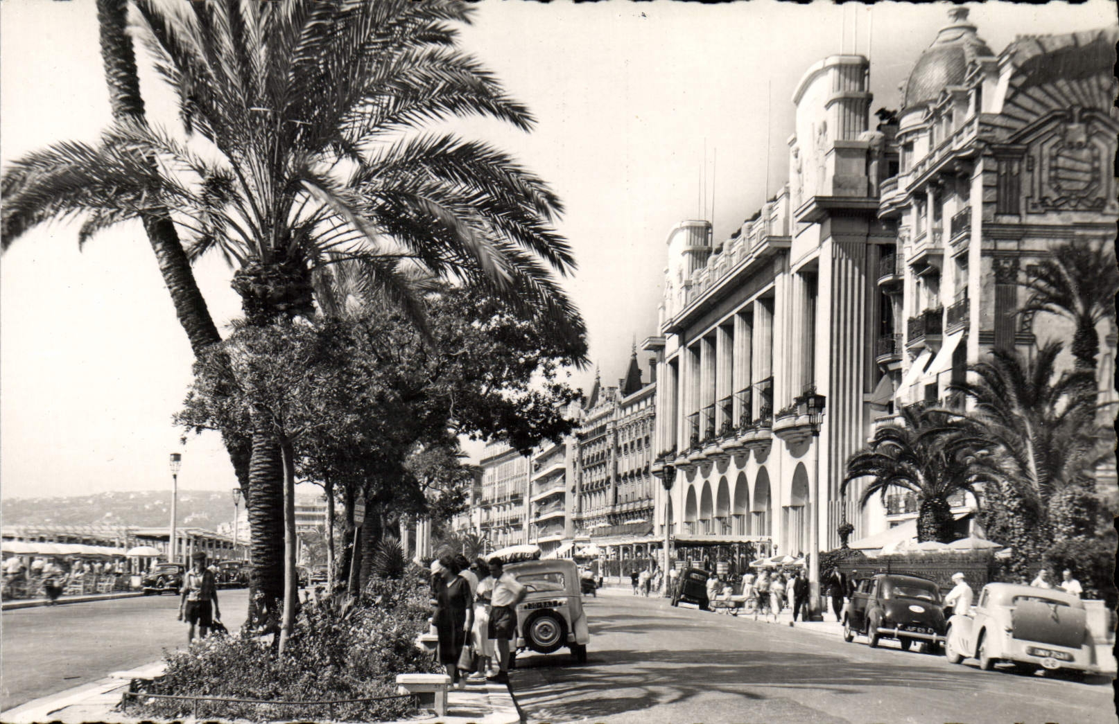 CPM Nice La Promenade Des Anglais Palais De La Mediterranee