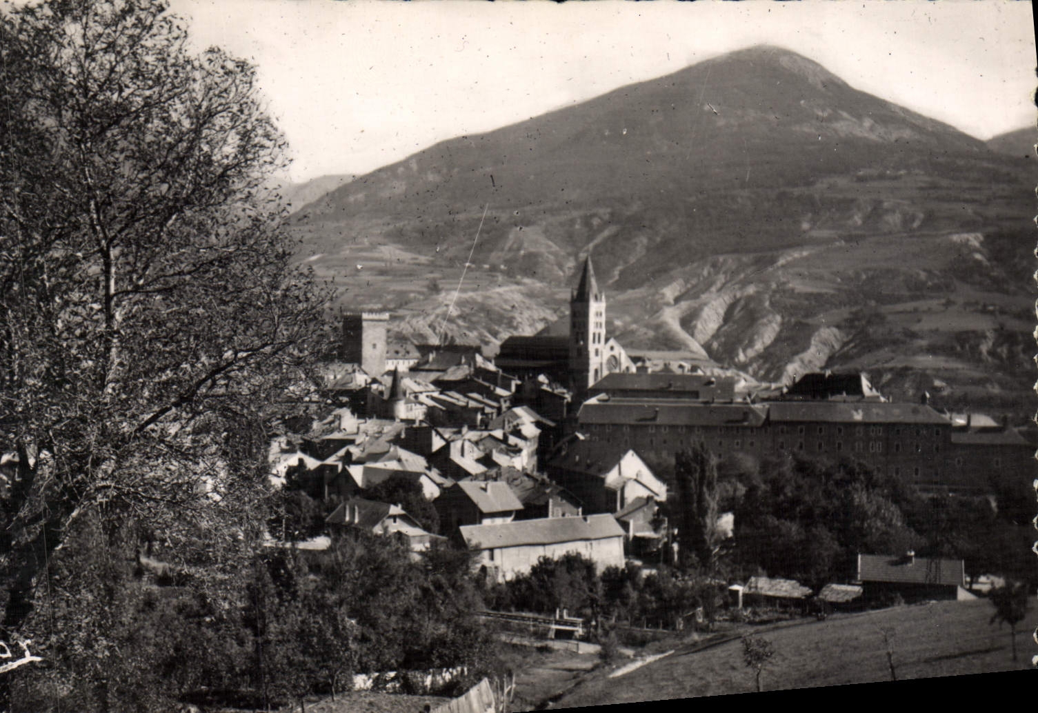 CPM Embrun Vue Generale