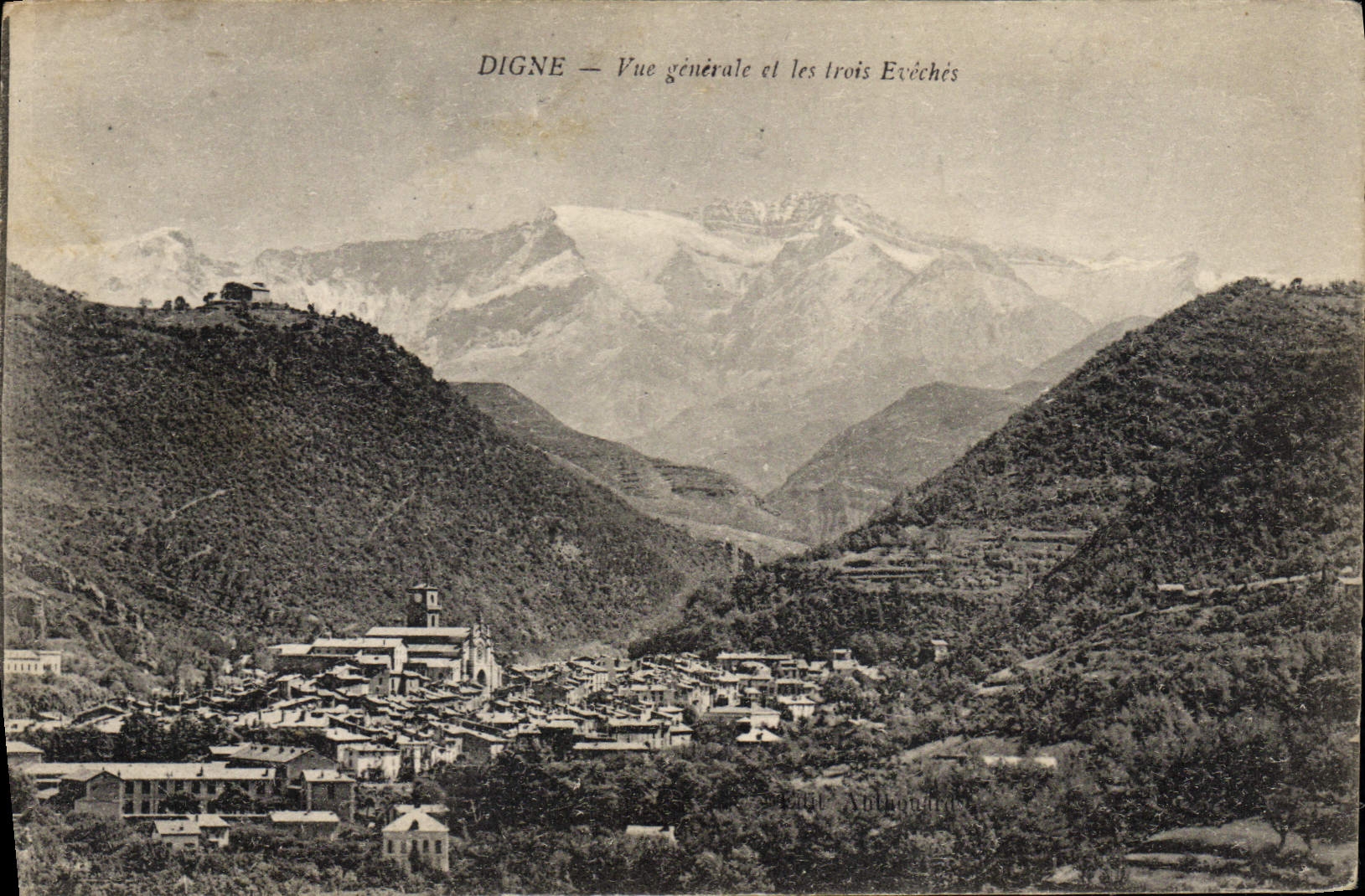 CPA Digne Vue Generale et les Trois Eveches