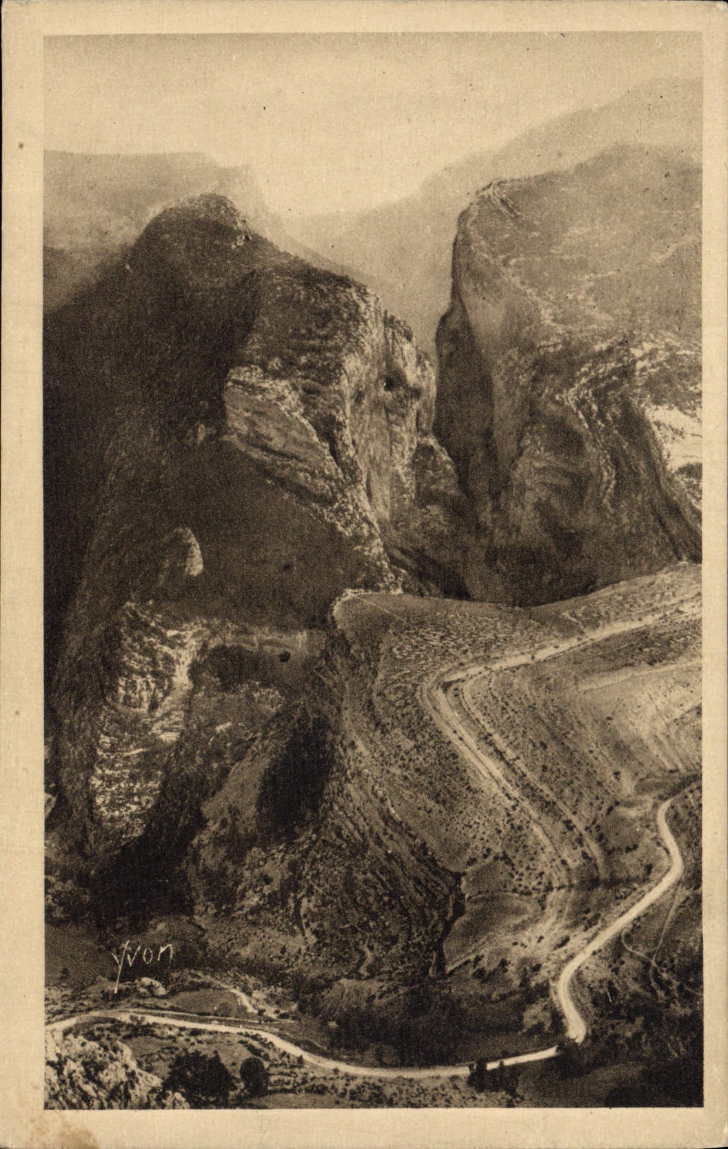 POSTAL de la VENDIMIA el Verdon y el Pierres de Provence el arma grande del Verdon visto de la aldea de Rougon