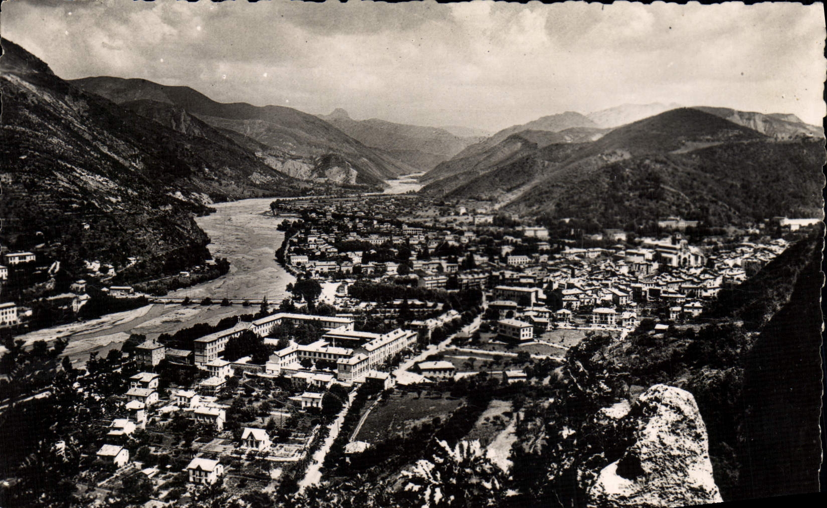 CPM Digne les Bains Vue Generale et la Haute Vallee de la Bleone