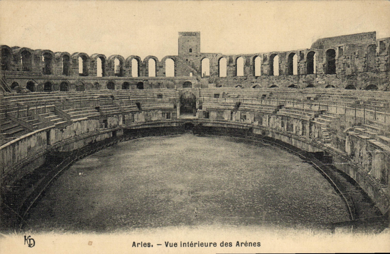 CPA Arles Vue Interieure des Arenes