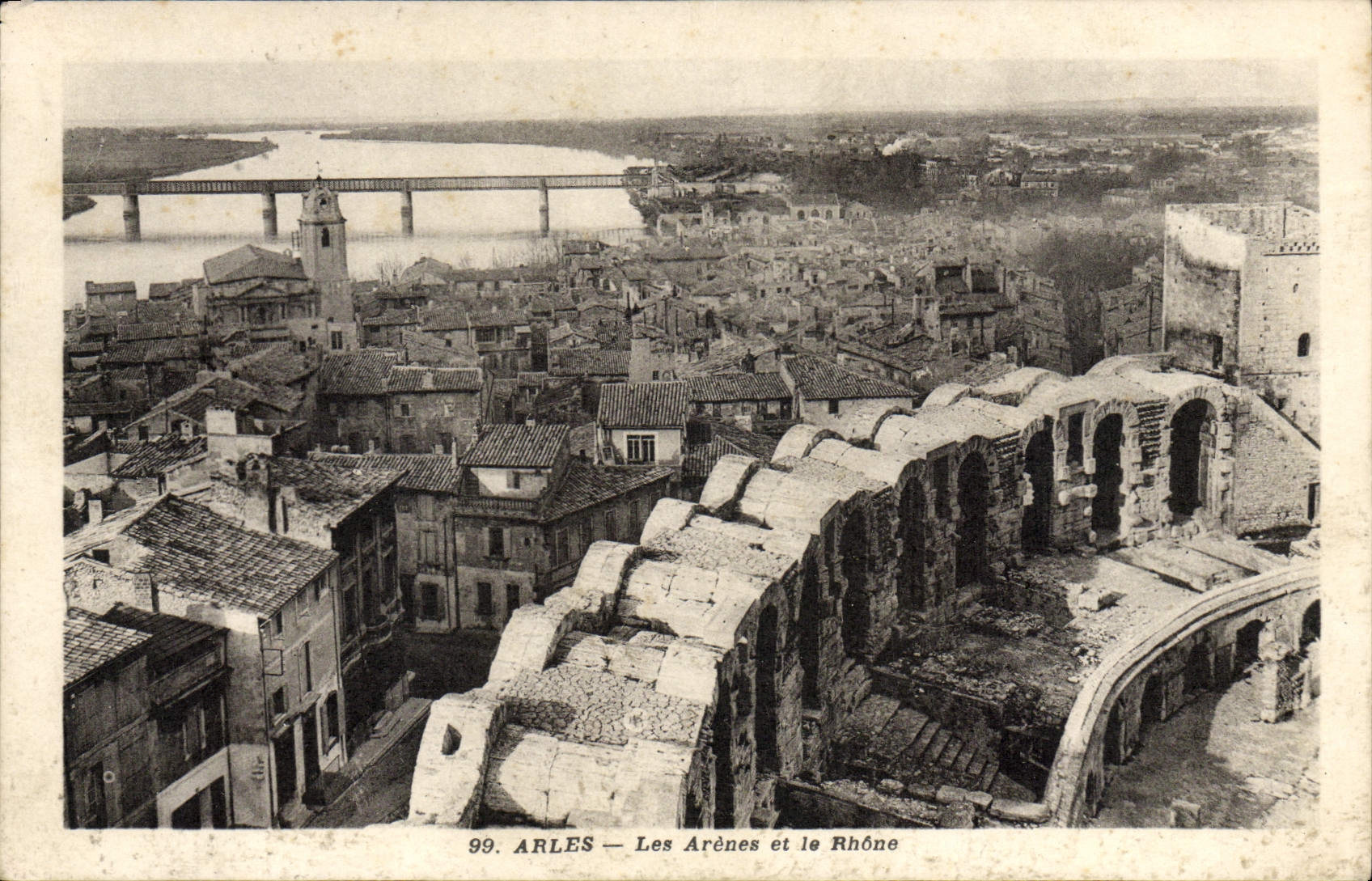 CPA Arles Les Arenes Et Le Rhone