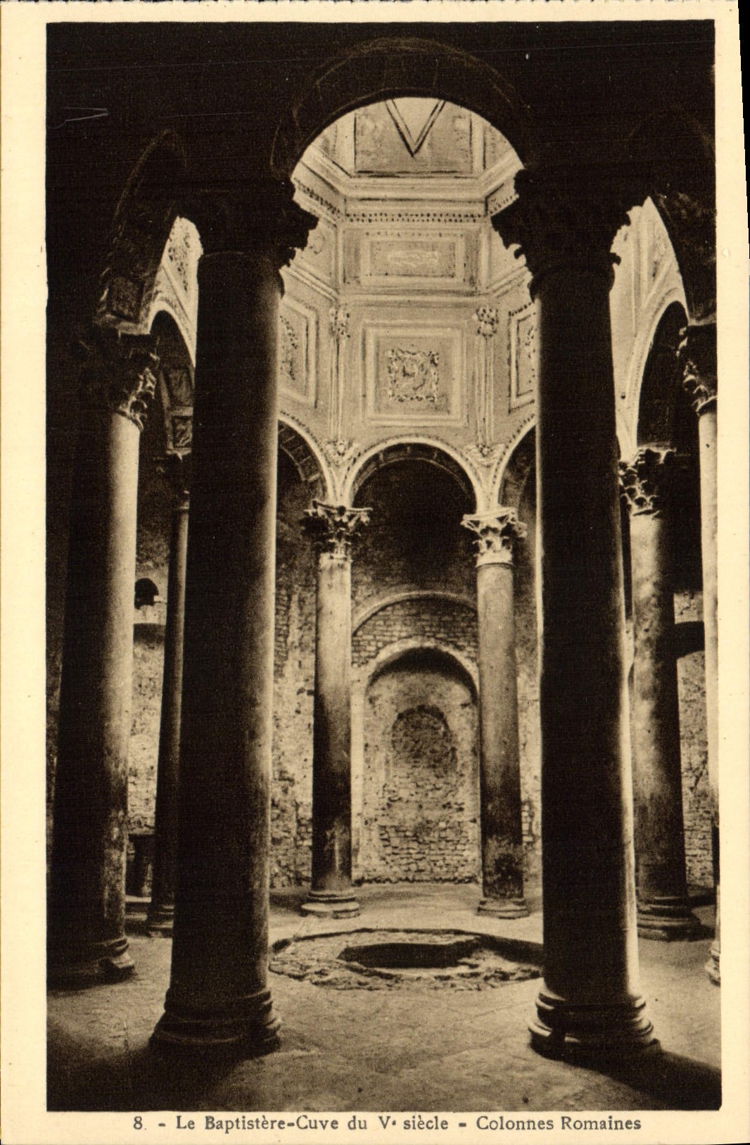 La POSTAL de la VENDIMIA el Baptistry fermenta las columnas romanas