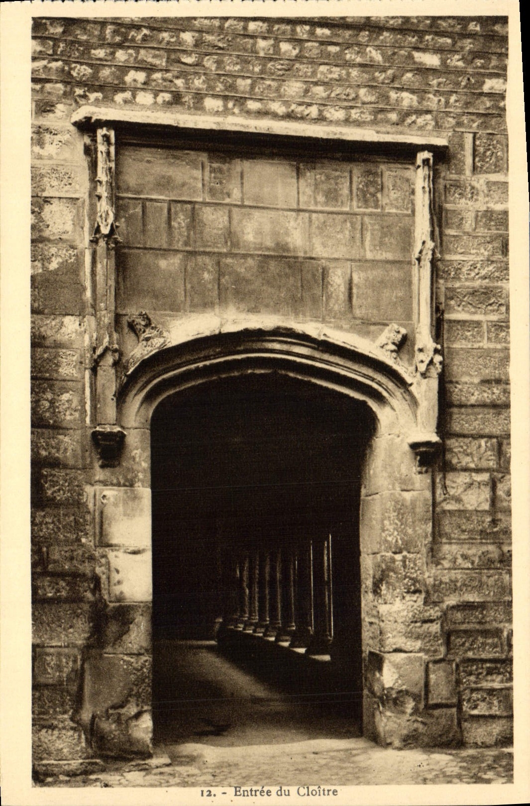 POSTAL de la VENDIMIA entrada del claustro