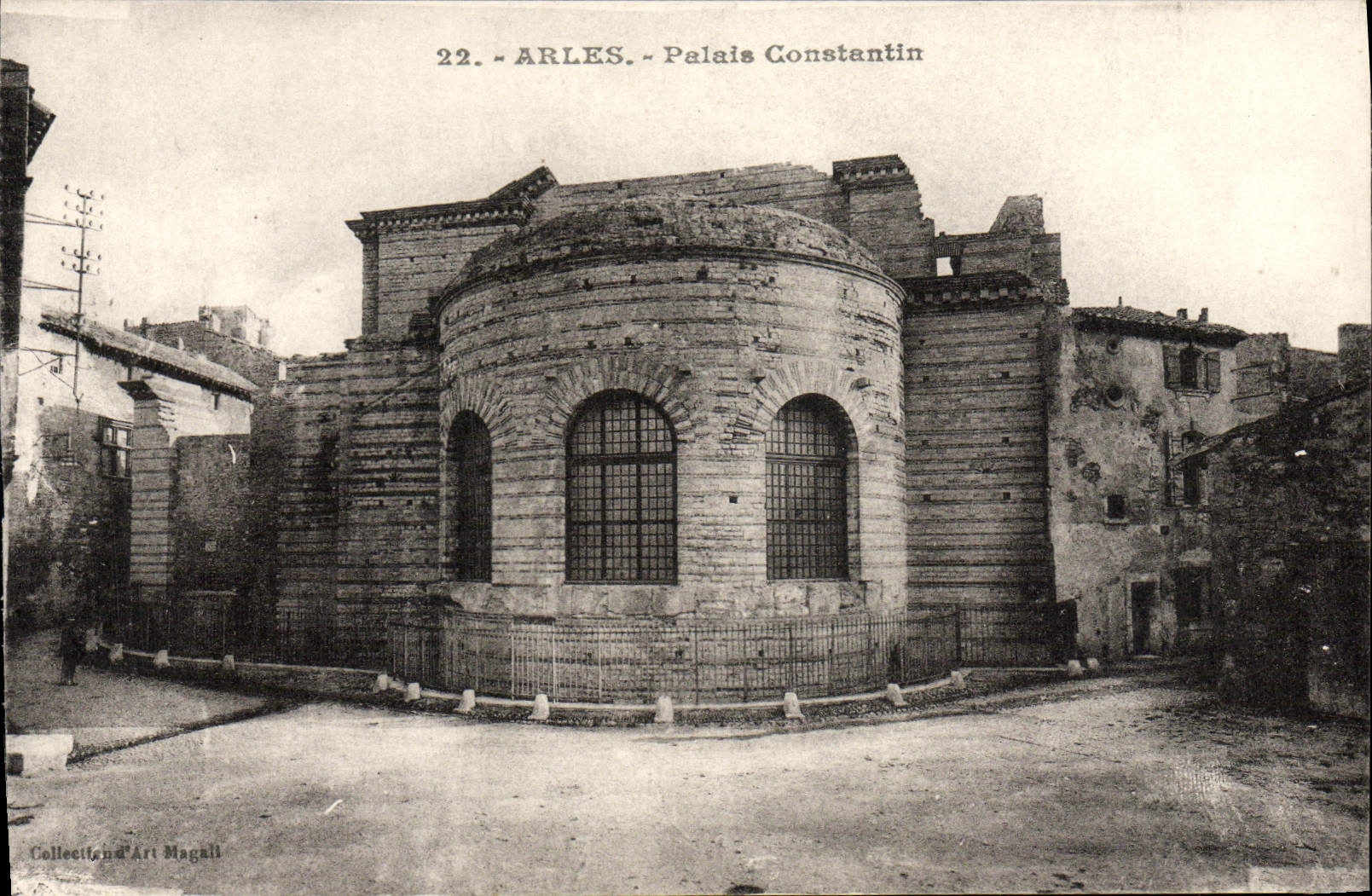 CPA Arles Palais Constantin