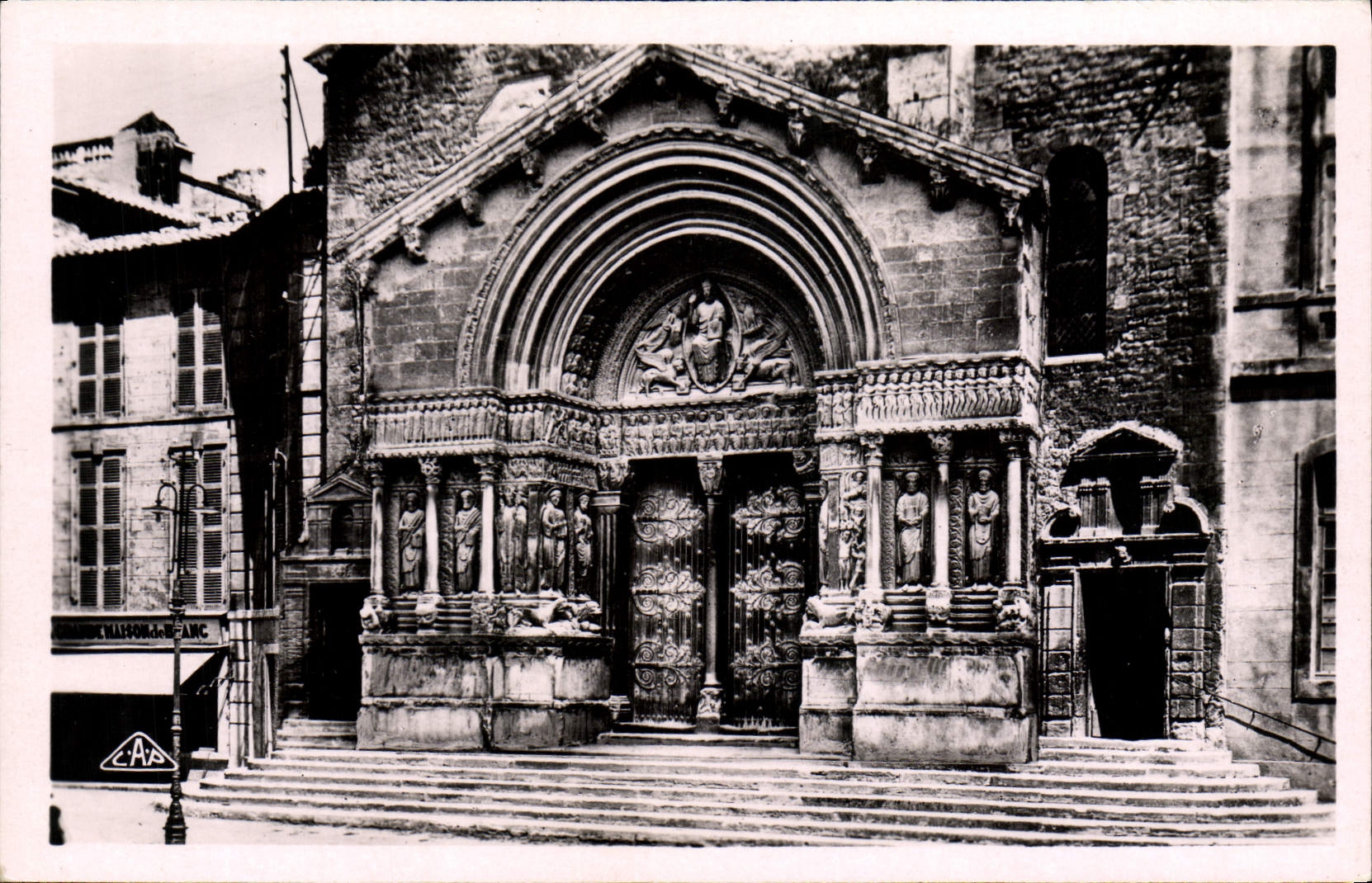 CPM Arles Cathedrale St Trophime Le Portail