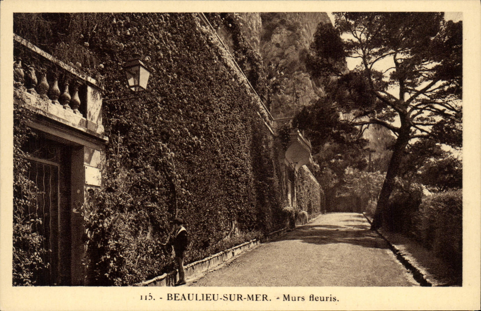 CPA Beaulieu Sur Mer Murs Fleuris