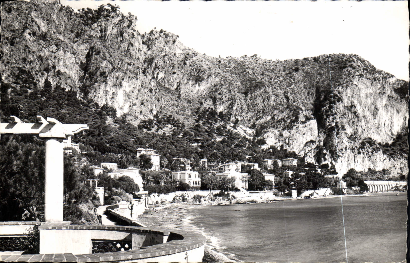 CPM Beaulieu Sur Mer Le Bord De mer Et La Petite Afrique
