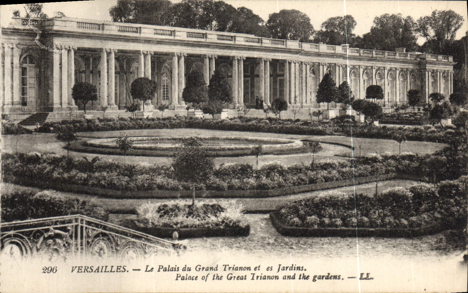 VINTAGE POSTCARD Versailles the Palate Of Large Trianon And Gardens
