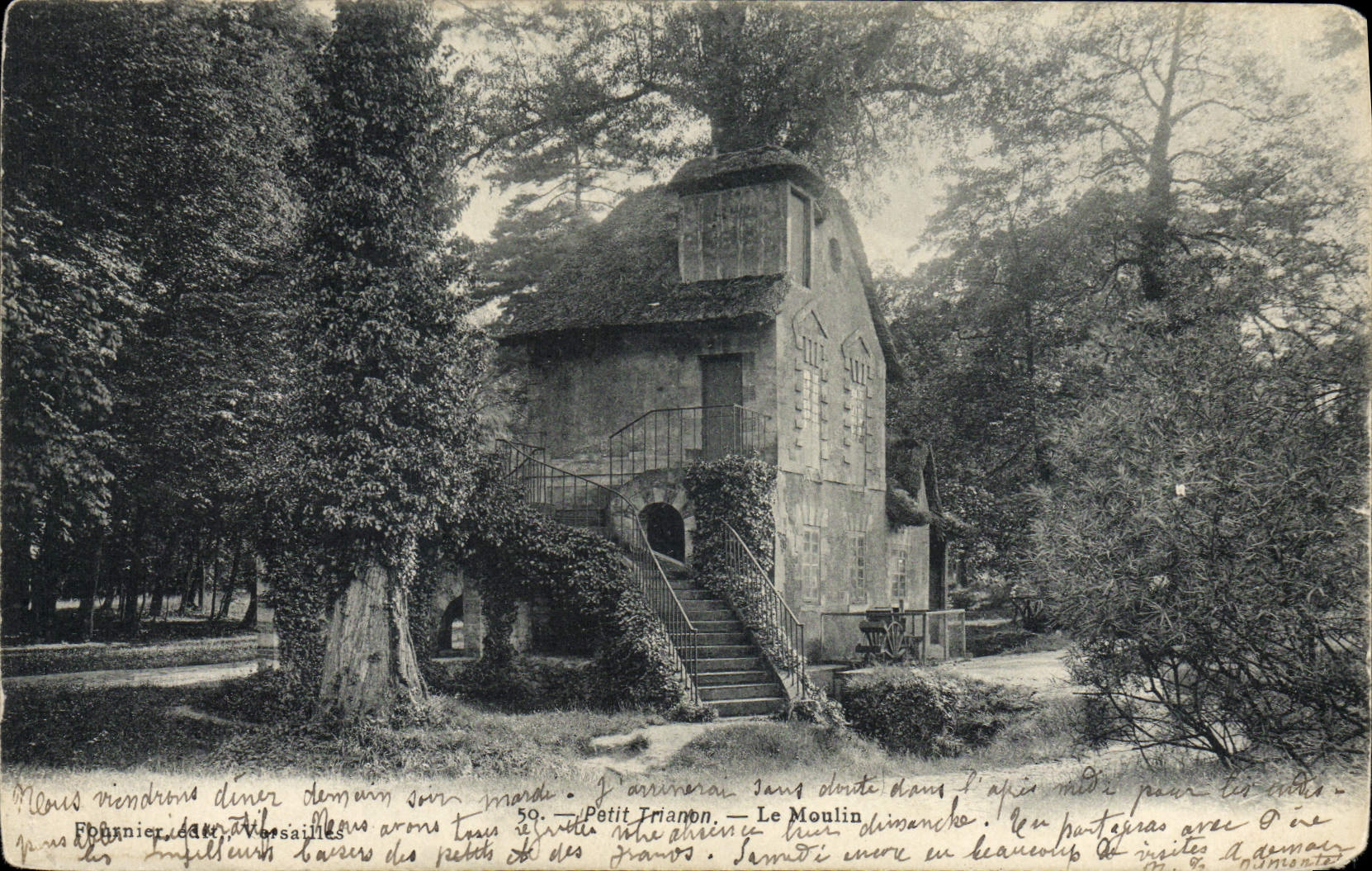 CPA Versailles Petit Trianon Le moulin