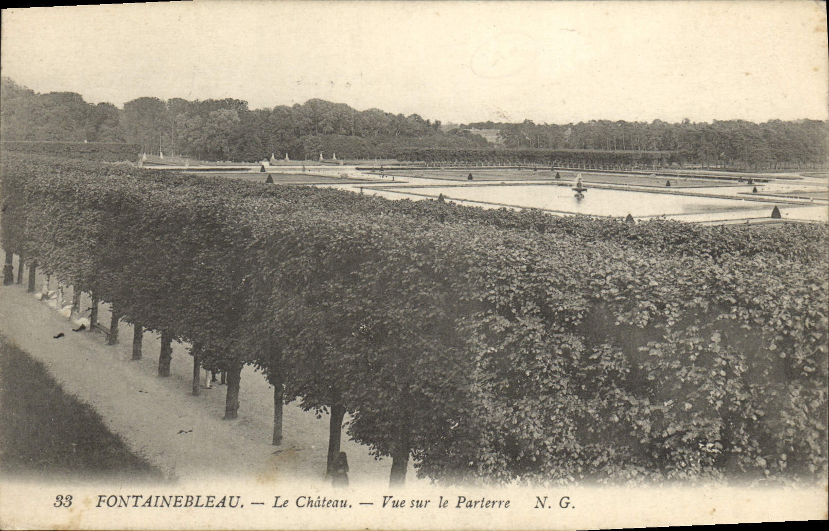VINTAGE POSTCARD Fontainebleau the Castle Seen On the Floor