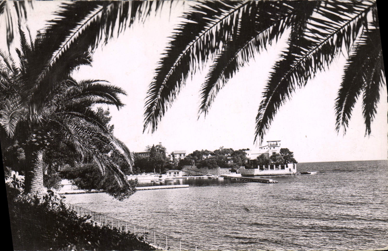 VINTAGE POSTCARD Beaulieu On Sea Greek Villa