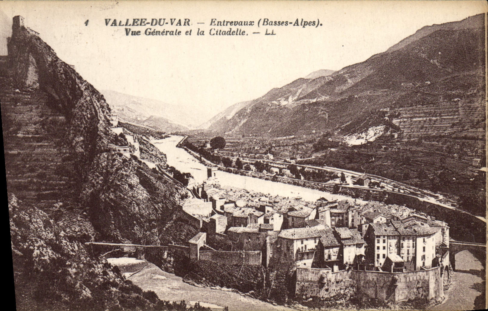 Valle de la POSTAL de la VENDIMIA de la opinión del VAr Entrevaux y de la ciudadela