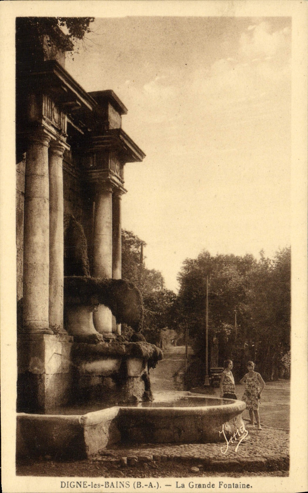VINTAGE POSTCARD Worthy Les Bains the Large Fountain