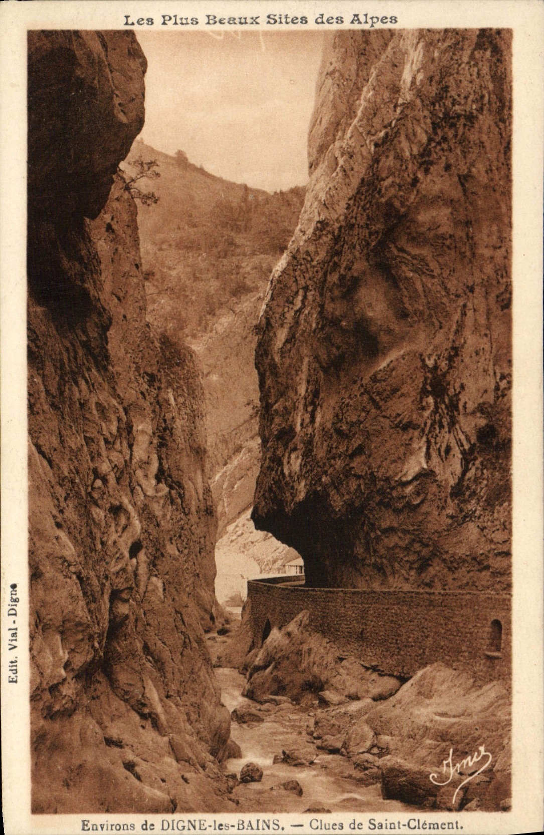 VINTAGE POSTCARD Worthy Les Bains Clues de Saint Clement