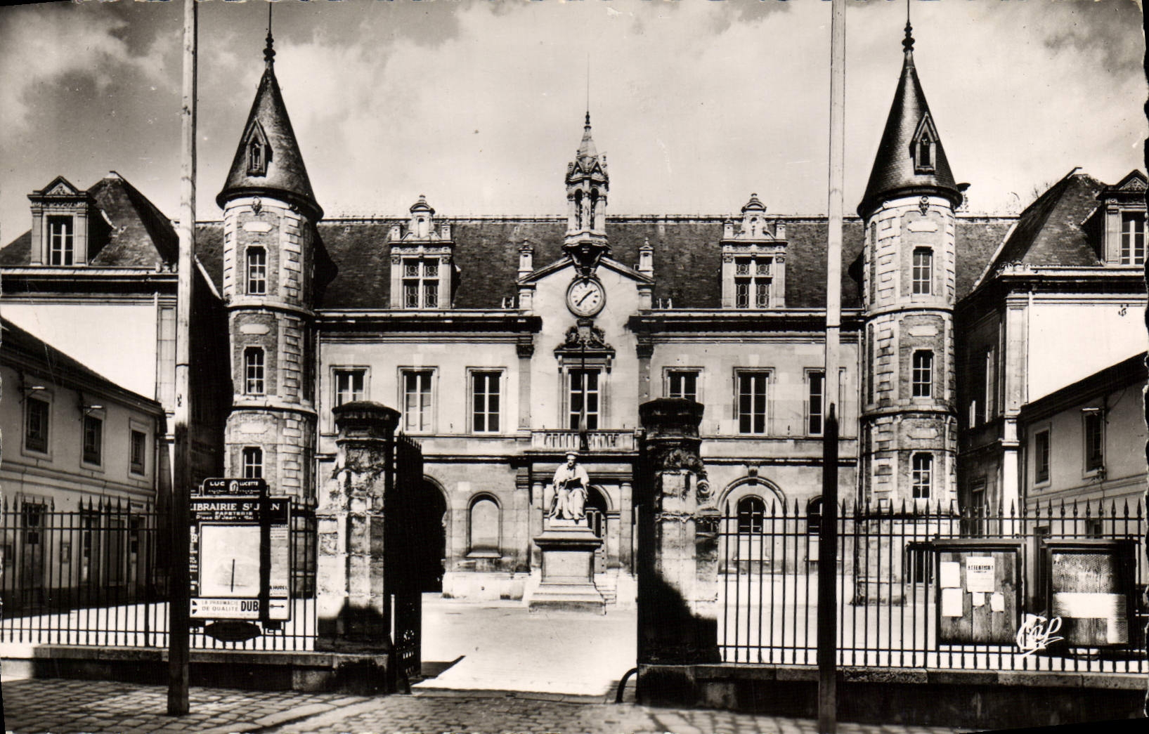 MODERN CARD Melun the Town hall