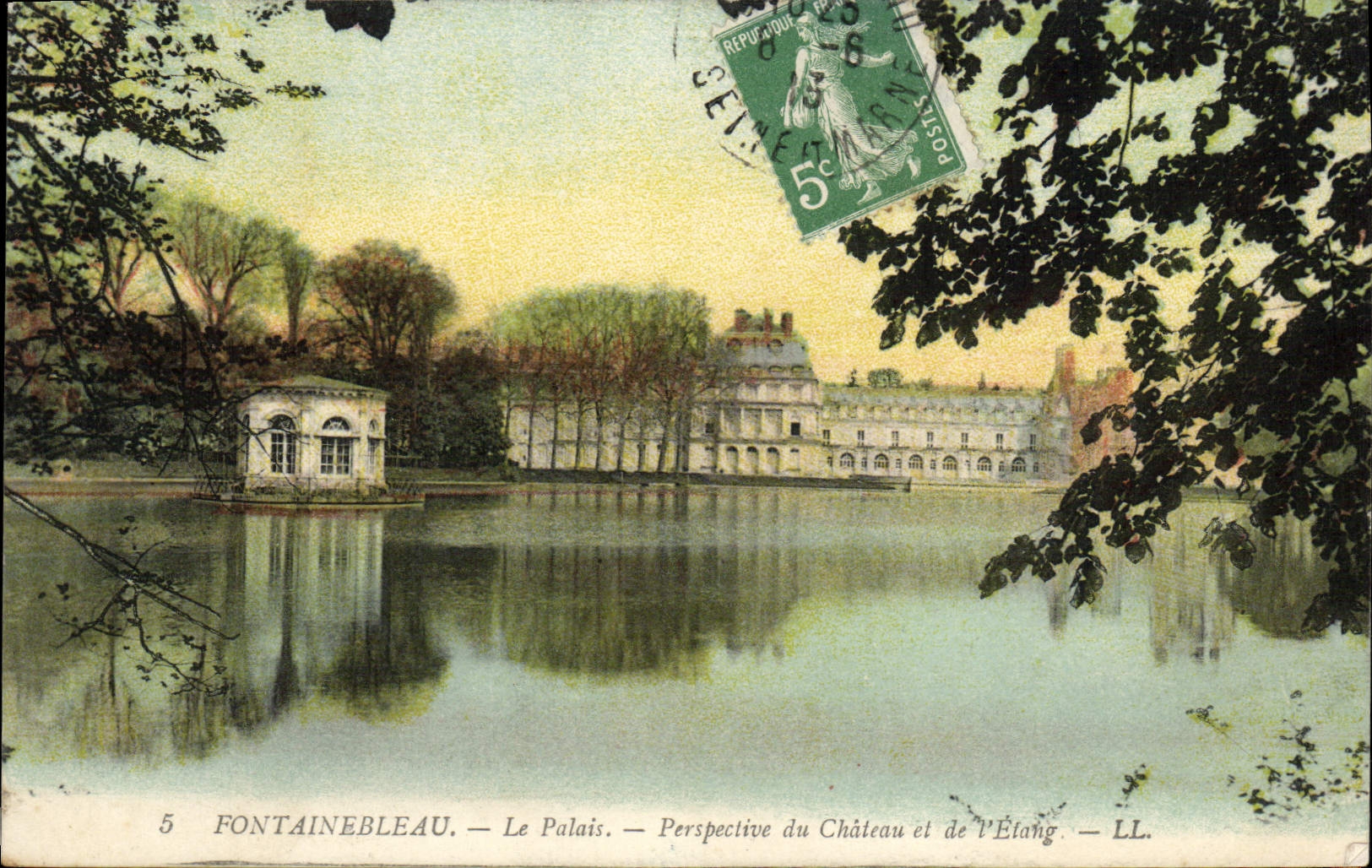 VINTAGE POSTCARD Fontainebleau the Palate View of the castle and the pond