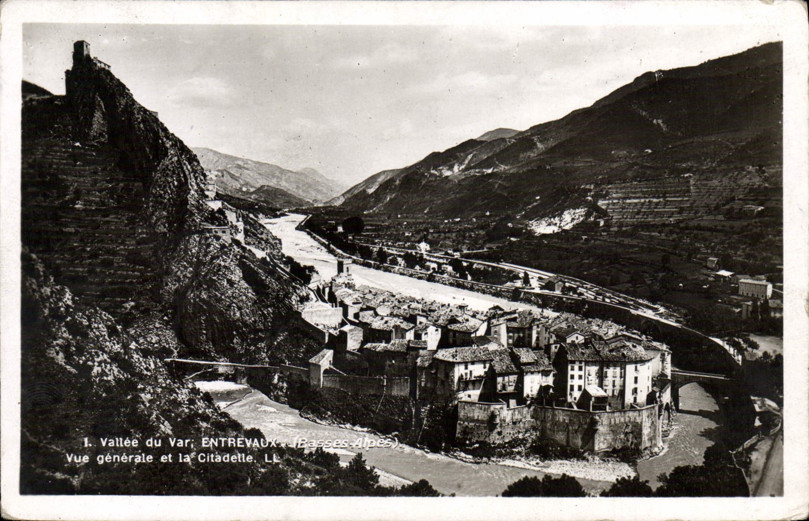 CPA Entrevaux Vue generale et la citadelle
