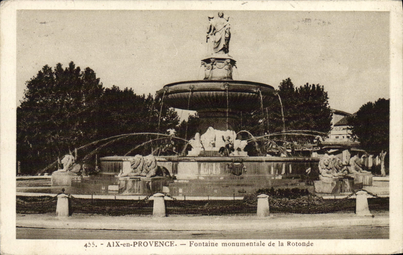 CPA Aix En Provence Fontaine Monumentale De La Rotonde